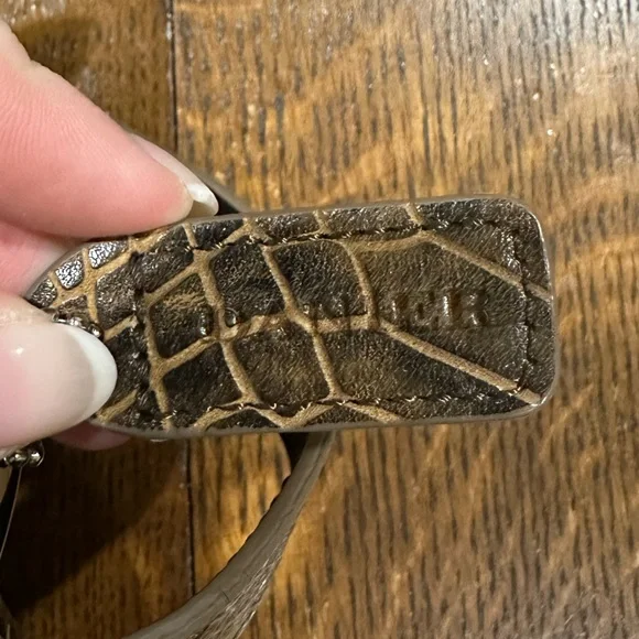 DANIER Genuine Leather Snack Print Fold Over Shoulder Bag - Picture 7 of 7